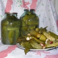 Bačvasti krastavci u tegli za zimu kod kuće: korak po korak recepti, video