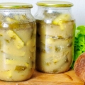 Salate od krastavaca za zimu sa suhim senfom (senf u prahu): recepti za konzerviranje praznina