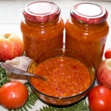 Ađika sa paradajzom, paprikom i jabukama