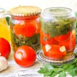 Paradajz iz konzerve u soku od jabuke bez sterilizacije