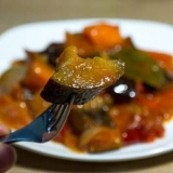 Lečo sa patlidžanima, paradajzom i paprikom