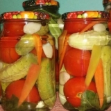 Kiseli krastavci sa paradajzom: sortirano za zimnicu