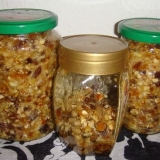 Med, orasi, suhe kajsije, grožđice, limun: recepti za vitaminske mješavine