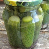 Krastavci sa bosiljkom za zimu: kiseli, soljeni, konzervirani