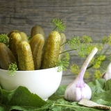 Zlobni i hrskavi krastavci s votkom: recepti za kiseljenje i kiselj...