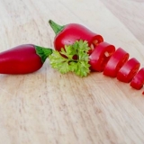 Ljuta adjika bez belog luka