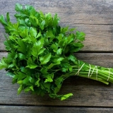 Uvarak, čaj i infuzija peršina od oticanja nogu: recepti, recenzije