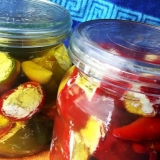 Paprike punjene sirom za zimnicu: feta, sir, u ulju