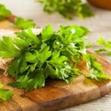 Peršun: povrće ili začinsko bilje, višegodišnji ili jednogodišnji u...