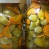 Jednostavan recept za male zelene kisele rajčice