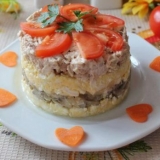 Salata omiljenog muža: sa dimljenim prsima, pečurkama, paradajzom