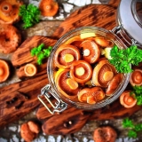 Salata sa šampinjonima: recepti sa slanim, svježim i prženim gljiva...