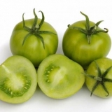 Salata sa zelenim paradajzom i paprikom