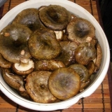 Slane crne gljive: recepti za vruće kiseljenje