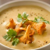 Supa sa lisičarkama: recepti sa piletinom, kajmakom, govedinom, na ...