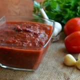 Tkemali sa paradajz pastom: recept