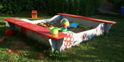 Drveni pješčanik sa poklopcem + fotografija