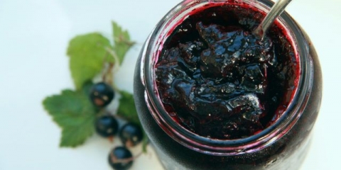 Džem od crnog ribizla za zimu: jednostavni recepti