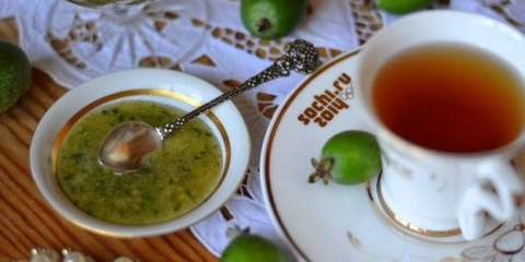 Feijoa pasirana sa šećerom