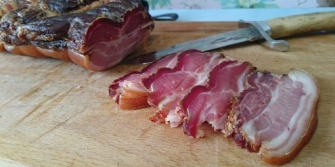 Hladno dimljena prsa: recepti za kuhanje u pušnici, generator dima