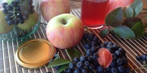 Kompot od jabuka i kupina