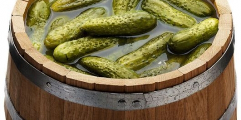 Kiseli krastavci u buretu, u kanti: 12 recepata za zimnicu