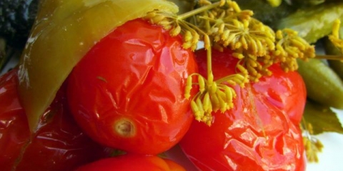 Kiseli paradajz za zimu u teglama