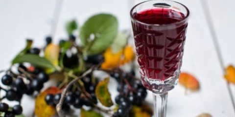 Liker od crne ribizle kod kuće