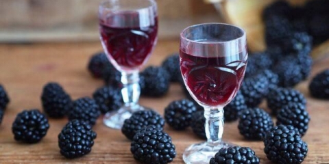 Sipanje kupina na votku kod kuće: recepti sa fotografijama i video zapisima