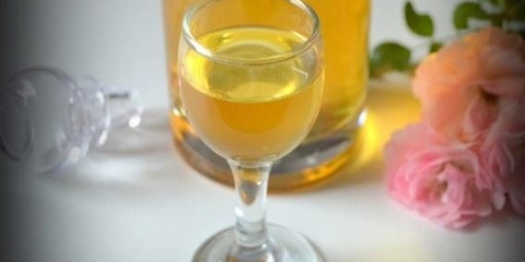 Feijoa tinktura na alkoholu ili mjesečini