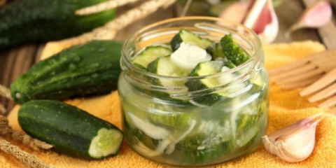 Krastavci i paradajz u želatinu za zimu