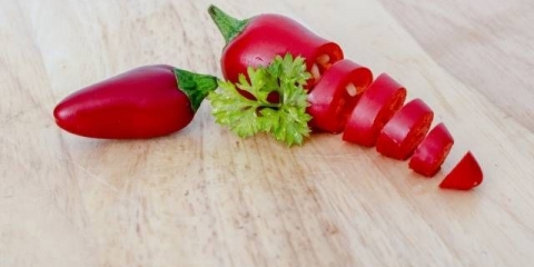 Ljuta adjika bez belog luka