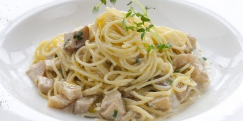 Testenina sa vrganjima: u krem ​​sosu i bez kajmaka