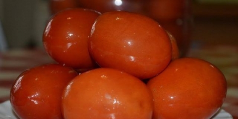 Paradajz na hladan način pod najlonskim poklopcem