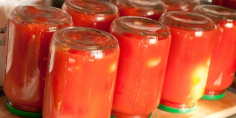 Paradajz u soku od paradajza: 7 recepata za zimnicu