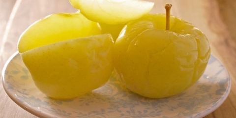 Recept za kisele jabuke za zimu u kanti