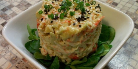 Recepti za salatu sa avokadom i štapićima od rakova