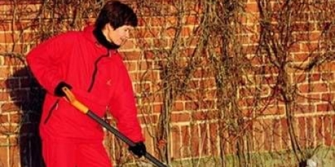 Fiskars 143000 ručni strugač za snijeg