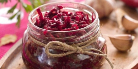 Salata za zimnicu od tikvica i cvekle