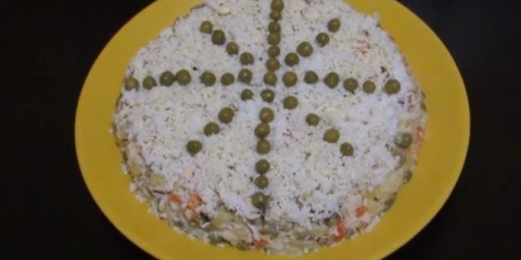 Salata od pahuljica: recept sa fotografijom sa piletinom, sa štapićima od rakova