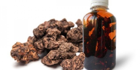 Mjesečina na galangalu: recepti za tinkture za 3 litre na korijenu, koristi i štete, recenzije