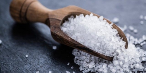 Slane hrskave mlečne pečurke: recepti za zimsko kiseljenje na hladan način, u teglama