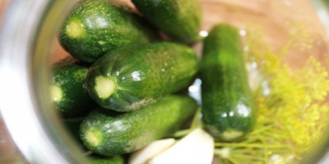Kiseli krastavci u teglama kao bure: 14 recepata za zimnicu