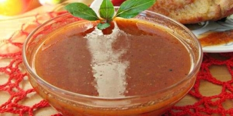 Tkemali sos sa paradajzom