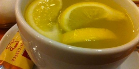 Topla ili topla voda sa limunom