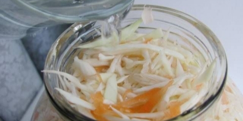 Kiseljenje kupusa u teglama u salamuri