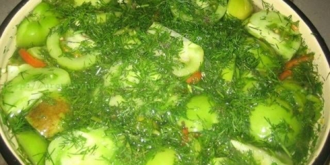 Zeleni paradajz soljenje na hladan način u šerpi