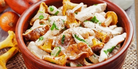 Pržene lisičarke u pavlaci sa lukom: kako kuhati, recepti